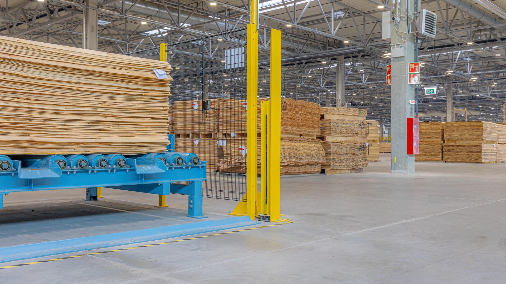 Engineered_wood_factory_in_Europe_engineered_wood_glued_particle_boards_PB_I_JOIST_LVL_factory_factories_located_in_Europe_in_Lithuania_VMG_LIGNUM_of10-aspect-ratio-1920-1080